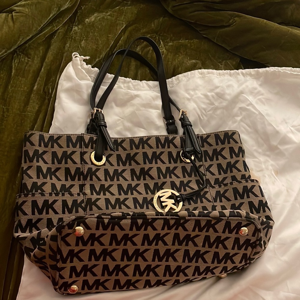 Michael Kors Jet Set Tote